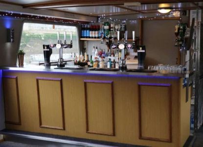 Fiesta con DJ a bordo del Avontuur la noche del 31 de diciembre