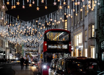 Les anges de Regent Street vus pendant la balade des lumières de Noël