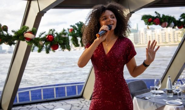 Croisière de Noël festive sur la Tamise avec déjeuner ou dîner