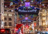 Trafalgar Square con las luces de Navidad la noche del 24