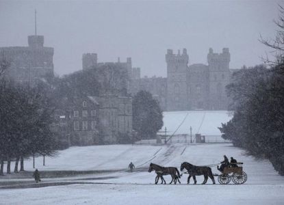 Christmas in Windsor, Oxford & Avebury's Stone Circle with Traditional Lunch, a day trip from London