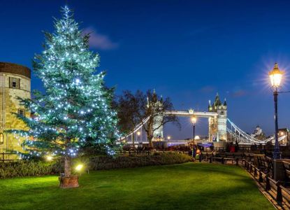 Lumières de Noël du centre de Londres vues depuis la route