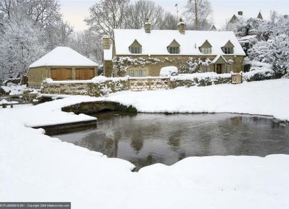 Festive scenery during the Day Trip to Oxford, Stratford-upon-Avon & Warwick Castle on Boxing Day