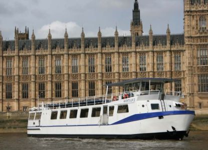 Crucero de Nochevieja en el MV Avontuur por el Támesis, en Londres