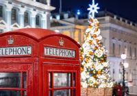Illuminations de fête dans une rue de Londres