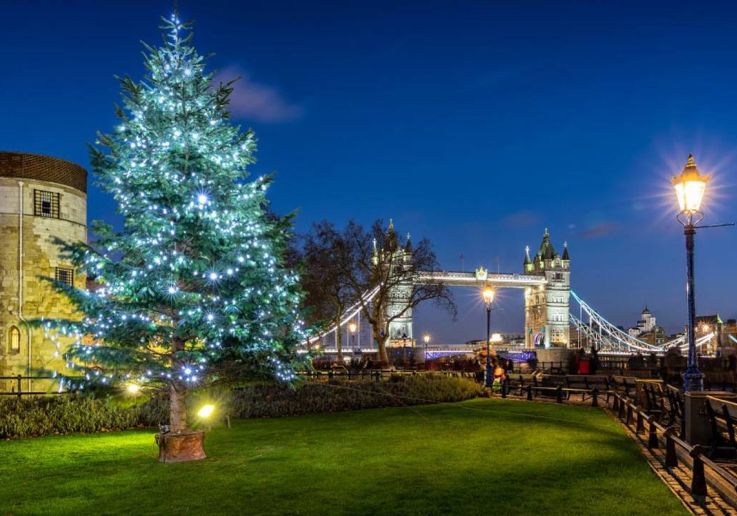 Lumières de Noël du centre de Londres vues depuis la route
