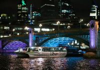 Le Tornado Clipper sur la Tamise le soir du Nouvel An à Londres