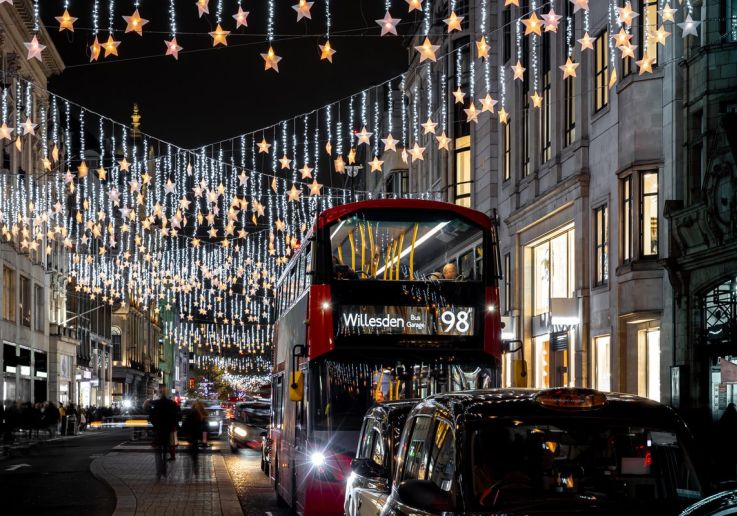 Les anges de Regent Street vus pendant la balade des lumières de Noël