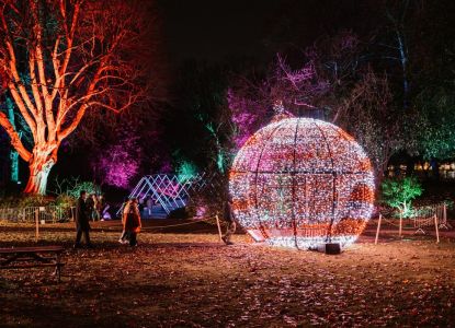 Le Chelsea Winter Village illuminé la nuit