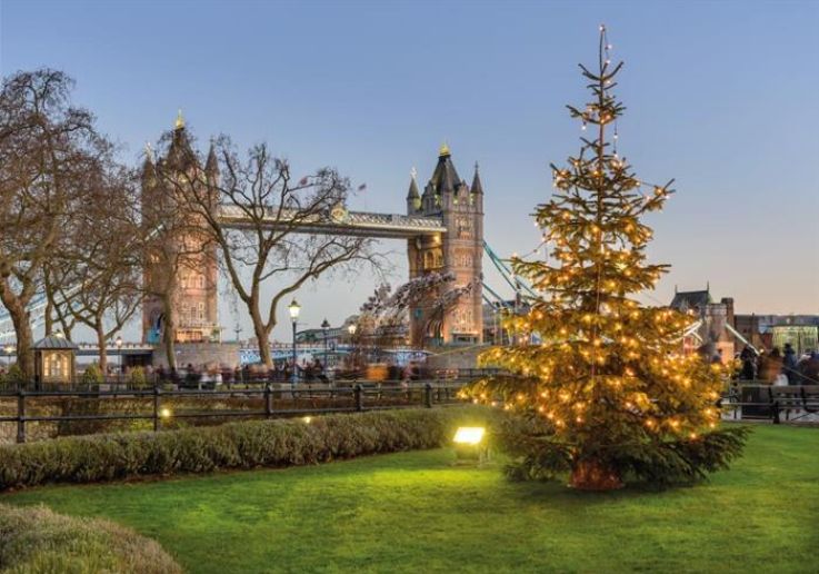 Autobús turístico de Londres circulando el día de Navidad