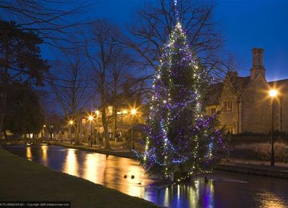 Christmas in Oxford, Cotswolds & Stratford-upon-Avon with Traditional Lunch, a day trip from London