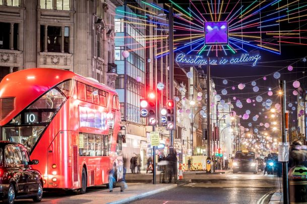 Illuminations de Noël à Londres vues d'un bus à impériale