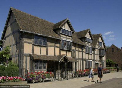 Guests taking part in the Day Trip to Oxford, Stratford-upon-Avon & Warwick Castle on Boxing Day