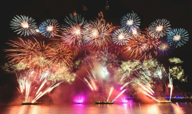 New Year’s Eve on the Thames, onboard the stationary vessel The Wellington