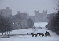 Christmas in Windsor, Oxford & Avebury's Stone Circle with Traditional Lunch, a day trip from London