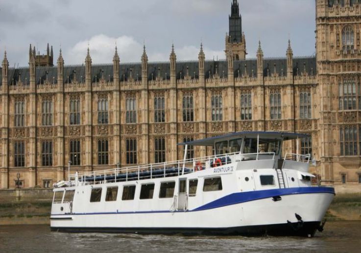 Crucero de Nochevieja en el MV Avontuur por el Támesis, en Londres