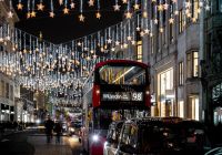 Les anges de Regent Street vus pendant la balade des lumières de Noël