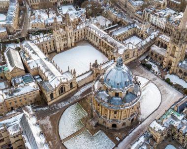 Christmas Tour: Oxford, the Cotswolds and Stratford-upon-Avon with Traditional Lunch