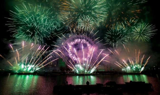 Vue des feux d’artifice du London Eye depuis County Hall