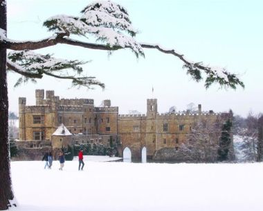 Christmas Eve Tour: Leeds Castle, Canterbury Market & Greenwich