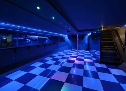 Indoor dance floor on the Avontuur for New Year’s Eve