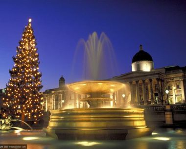 Christmas Eve Tour in London: Dinner & Midnight Mass